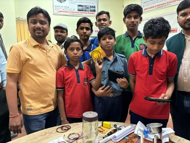 कक्षा आठ के बैच-4 के विद्यार्थियों का आईआईआईटी झालवा का भ्रमण