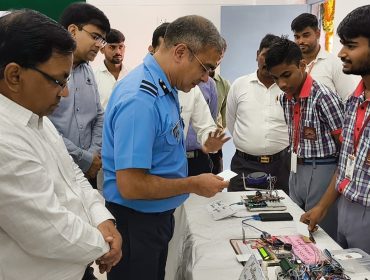 नवनिर्मित व्यावसायिक प्रयोगशाला का उद्घाटन