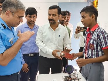 नवनिर्मित व्यावसायिक प्रयोगशाला का उद्घाटन