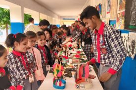 विद्यालय में कला प्रदर्शनी