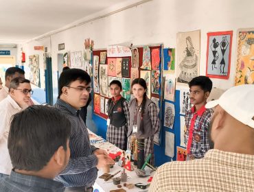 विद्यालय में कला प्रदर्शनी