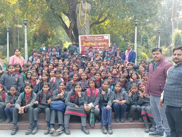 पी एम् श्री योजना के अंतर्गत प्रयागराज में विद्यार्थियों का एक्सपोज़र विजिट 2025