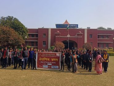 पी एम् श्री योजना के अंतर्गत प्रयागराज में विद्यार्थियों का एक्सपोज़र विजिट 2025