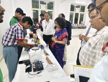 VOCATIONAL LAB VISIT OF HON'BLE DEPUTY COMMISSIONER KV RO VARANASI
