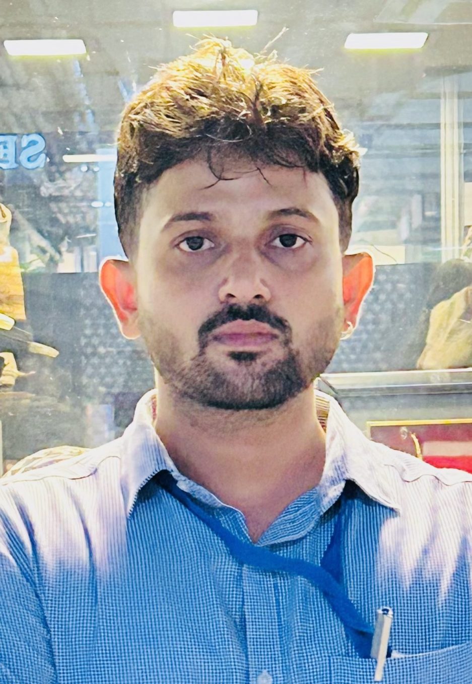 श्री लोकेश कुमार यादव, लाइब्रेरियन, प्रभारी प्राचार्य