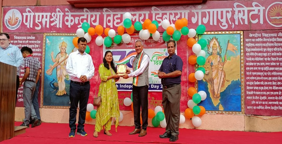 Pratibha samman teacher