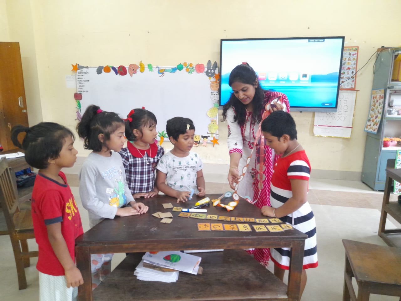 बालवाटिका वर्णों का अभ्यास