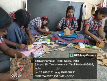 बैगलेस दिन 2 मूर्तिकला(कागज)