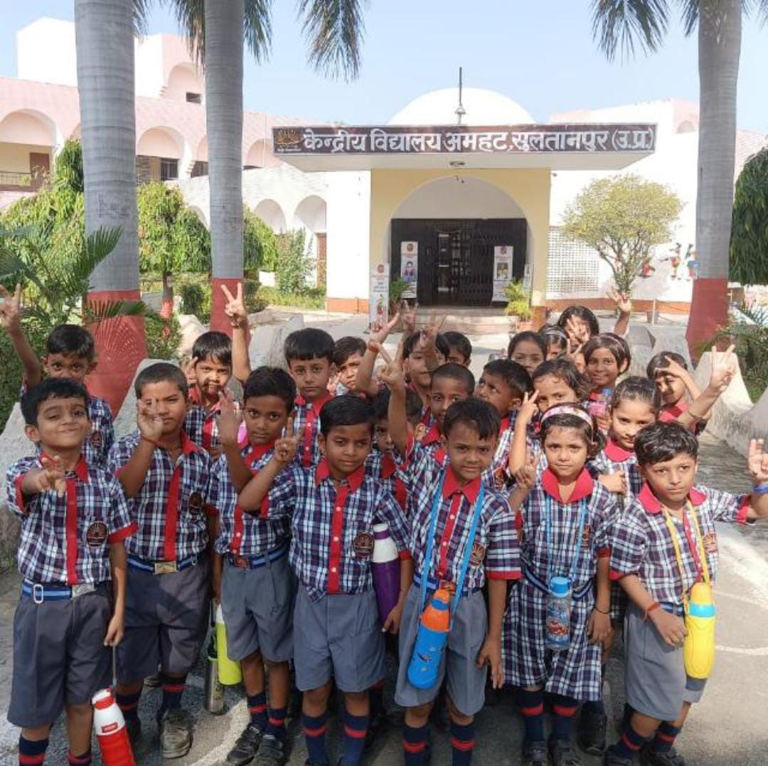 पीएम श्री के वि अमहट के नन्हे मुन्ने बच्चे