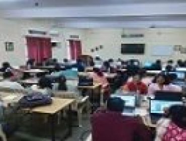 21वीं सदी के कौशल सीख रहे शिक्षक
