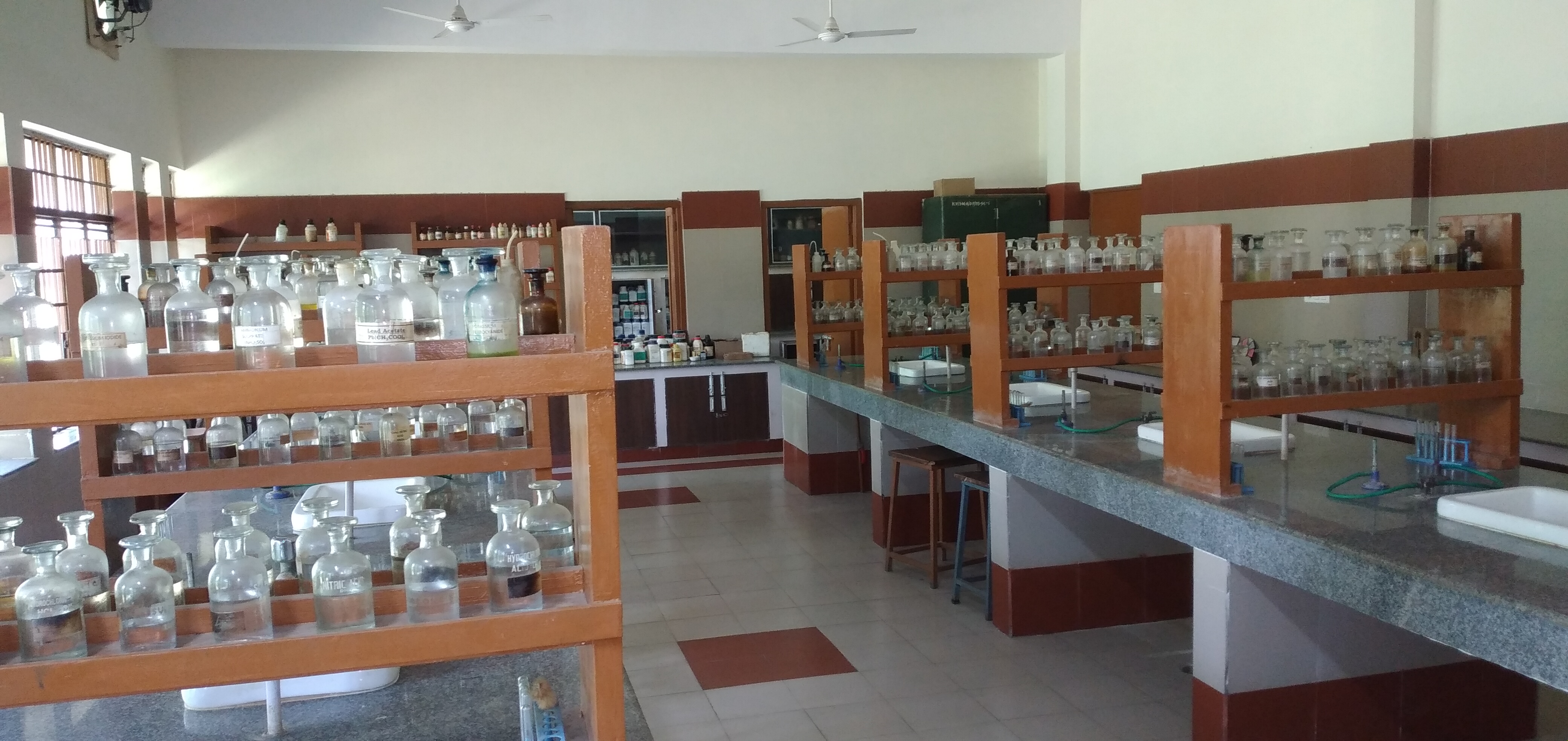 रसायन विज्ञान प्रयोगशाला