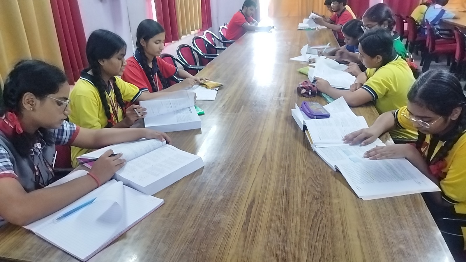 पुस्तकालय पढ़ने का क्षेत्र