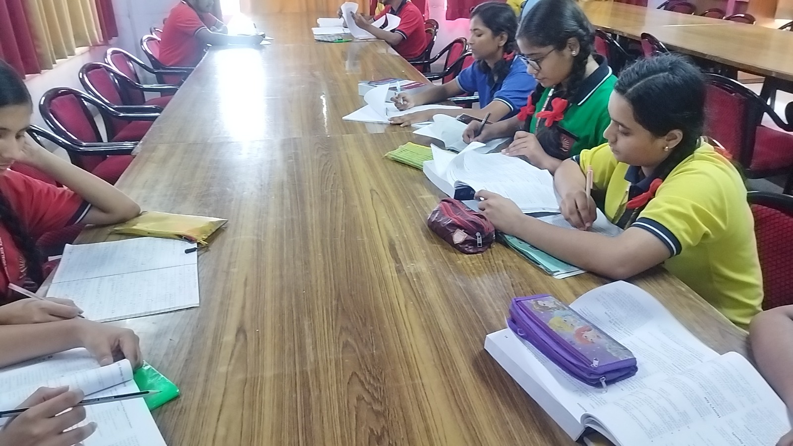 पुस्तकालय पढ़ने का क्षेत्र