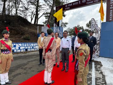 एनसीसी छात्रों द्वारा गर्मजोशी से स्वागत