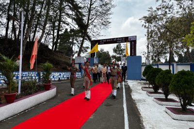 एनसीसी छात्रों द्वारा गर्मजोशी से स्वागत