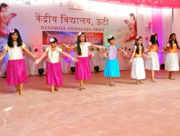 वार्षिक दिवस जूनियर्स नृत्य
