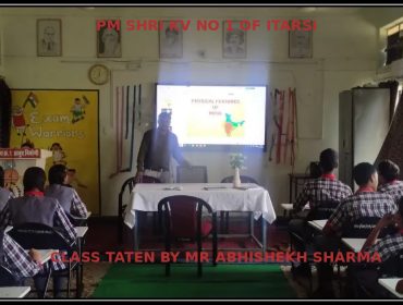 Image Border Editor: https://www.tuxpi.com/photo-effects/borders