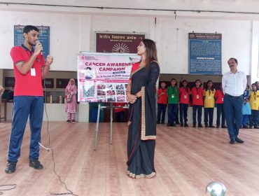 विद्यालय में कैंसर जागरूकता अभियान आयोजित किया गया।
