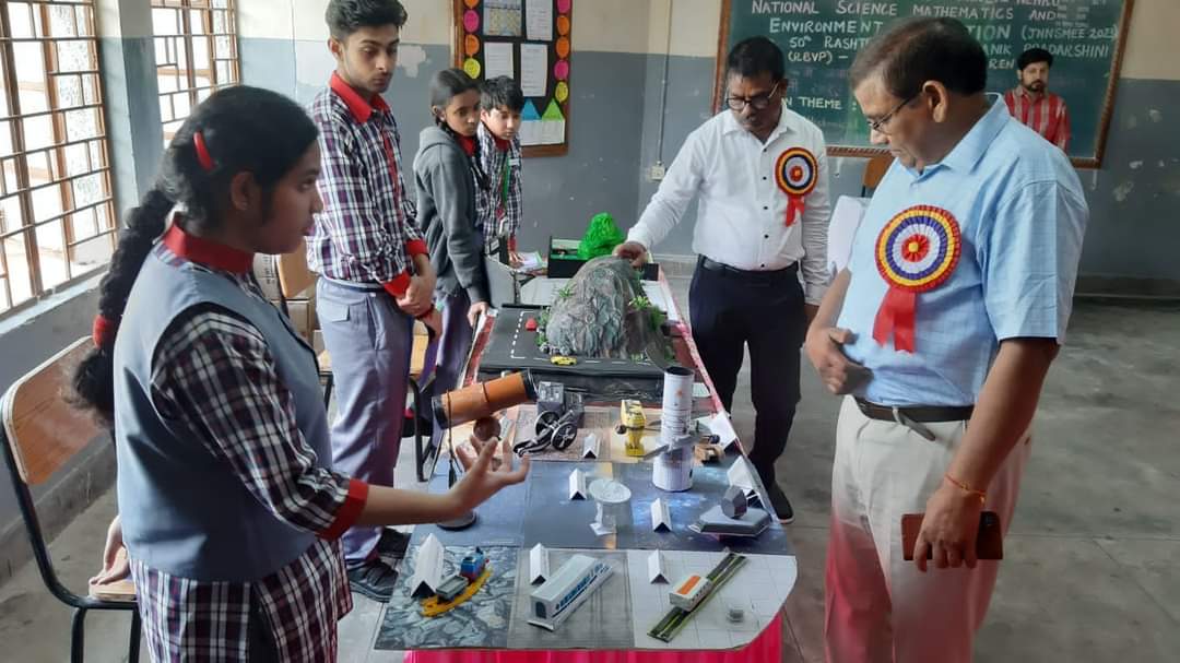Participants showcasing projects in National Children Science Congress