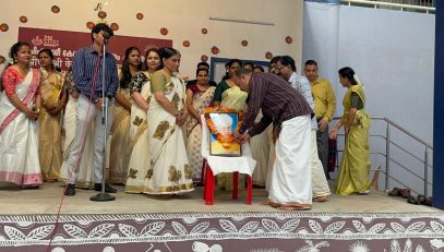 GARLANDING THE PHOTO