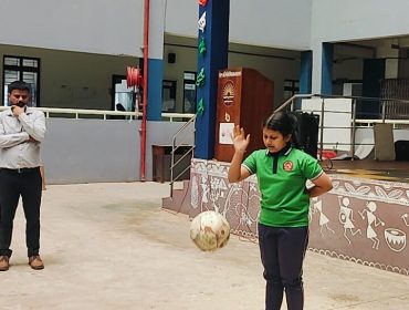 BALL BOUNCE GIRLS