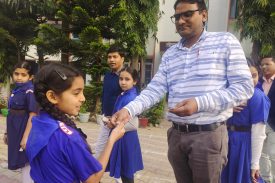 badges distribution on scout and guide day