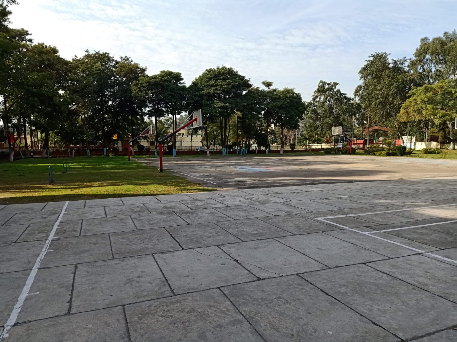 बास्केट बाल कोर्ट