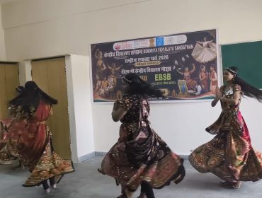 GROUP DANCE
