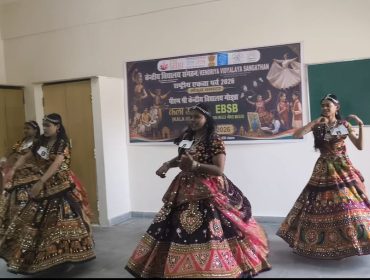 GROUP DANCE