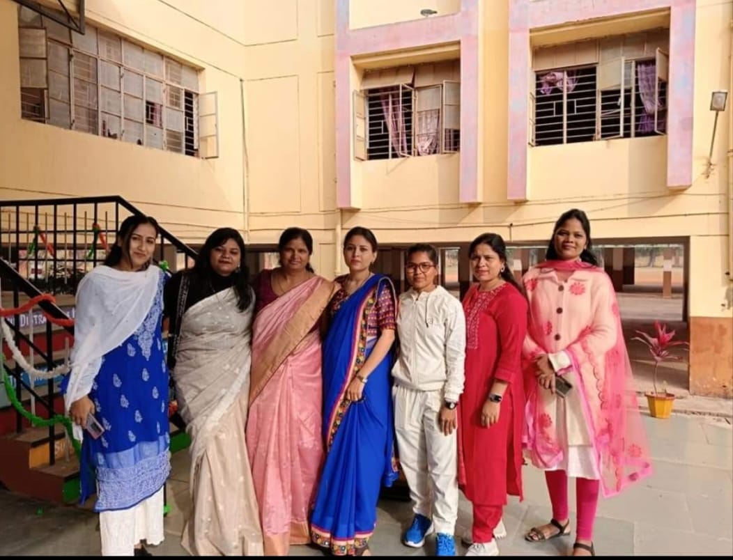 महिला कर्मचारी