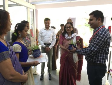 ए डी सी और डी सी का दौरा किया