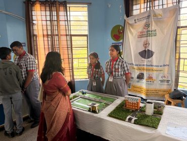 ए डी सी और डी सी का दौरा किया