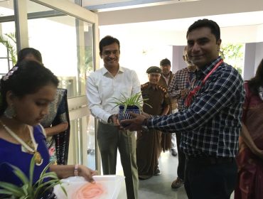 ए डी सी और डी सी का दौरा किया