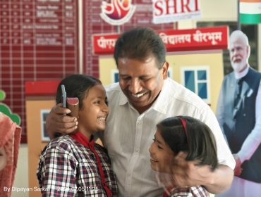 Students welcoming DC Sir