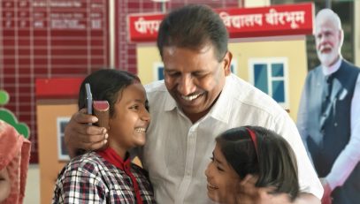 Students welcoming DC Sir