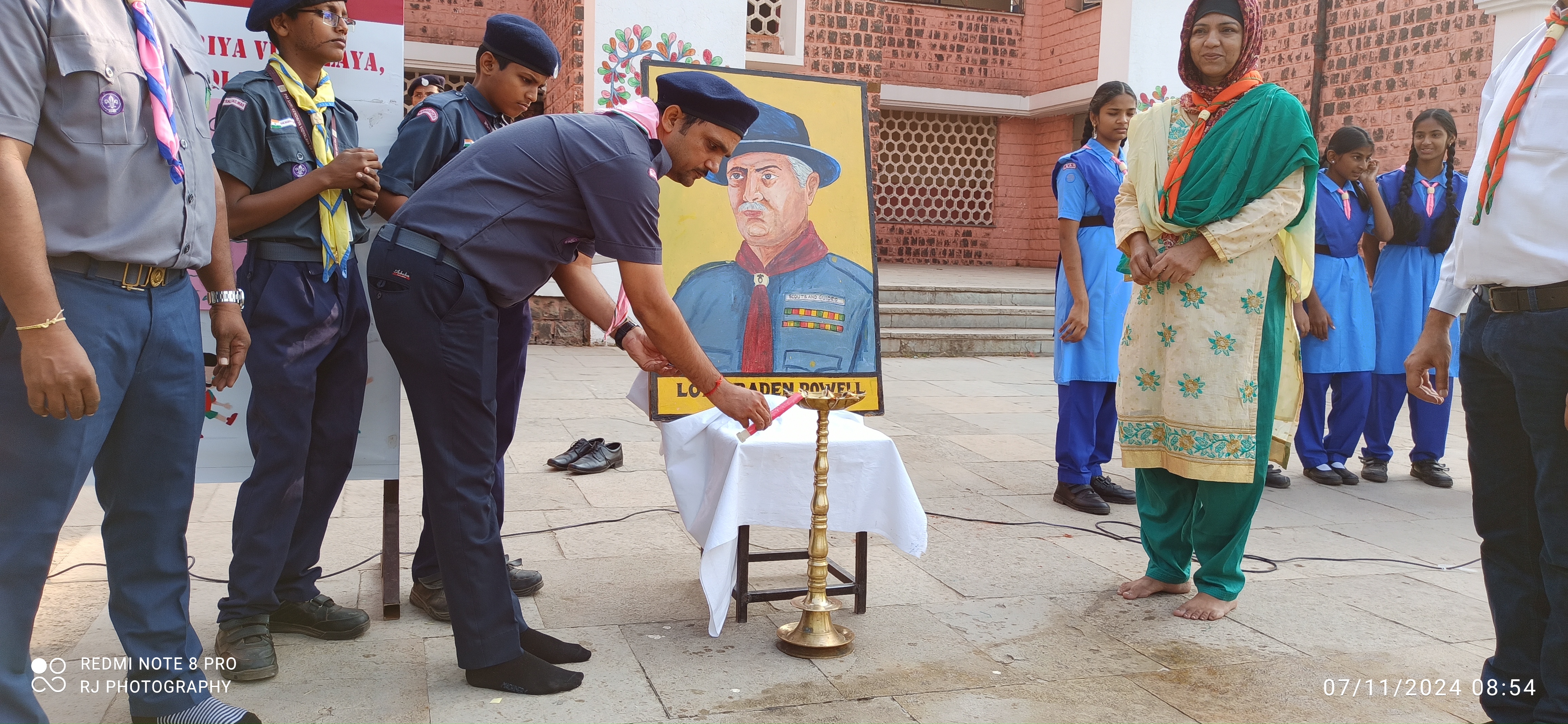 स्काउट एवं गाइड