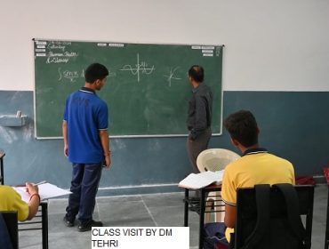 CLASS VISIT BY DM TEHRI2