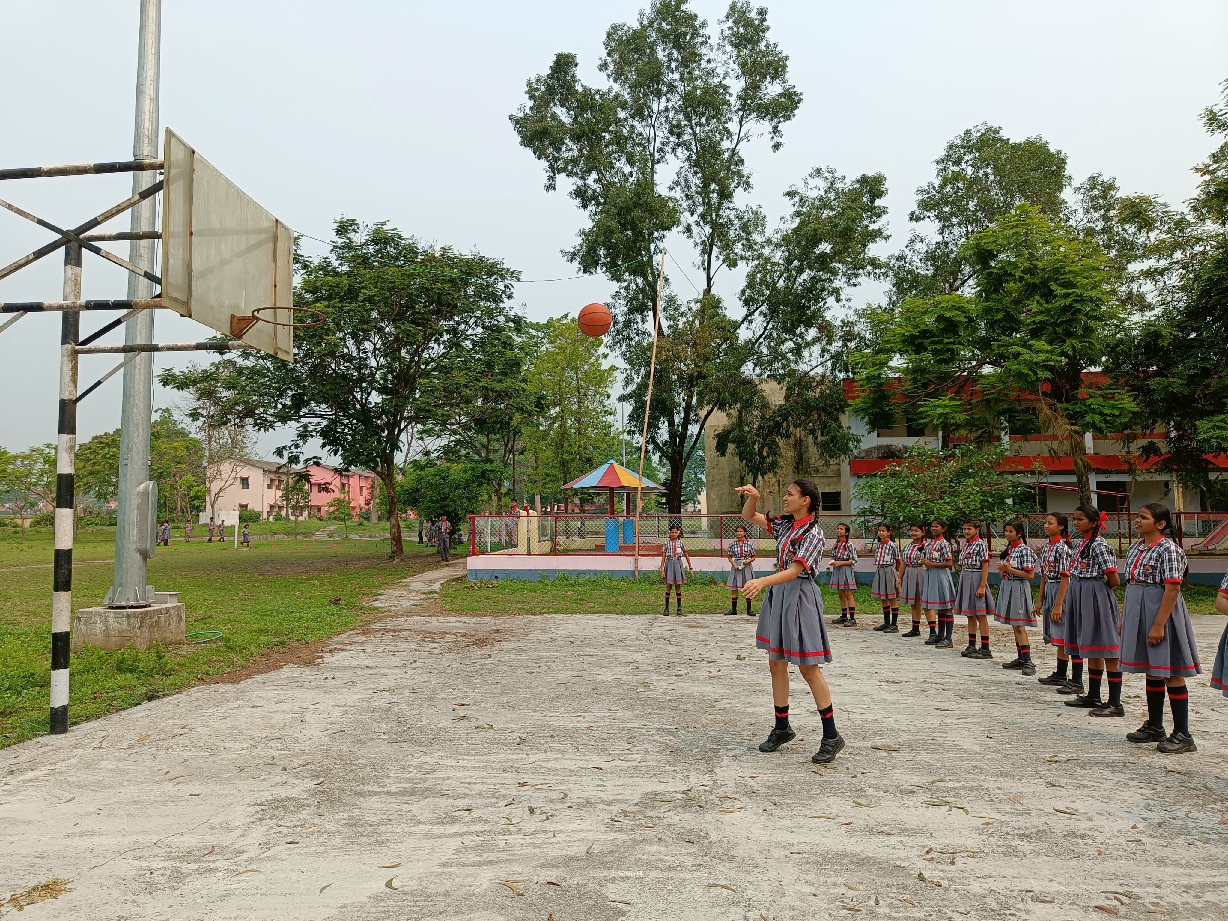 बास्केटबॉल प्रांगण