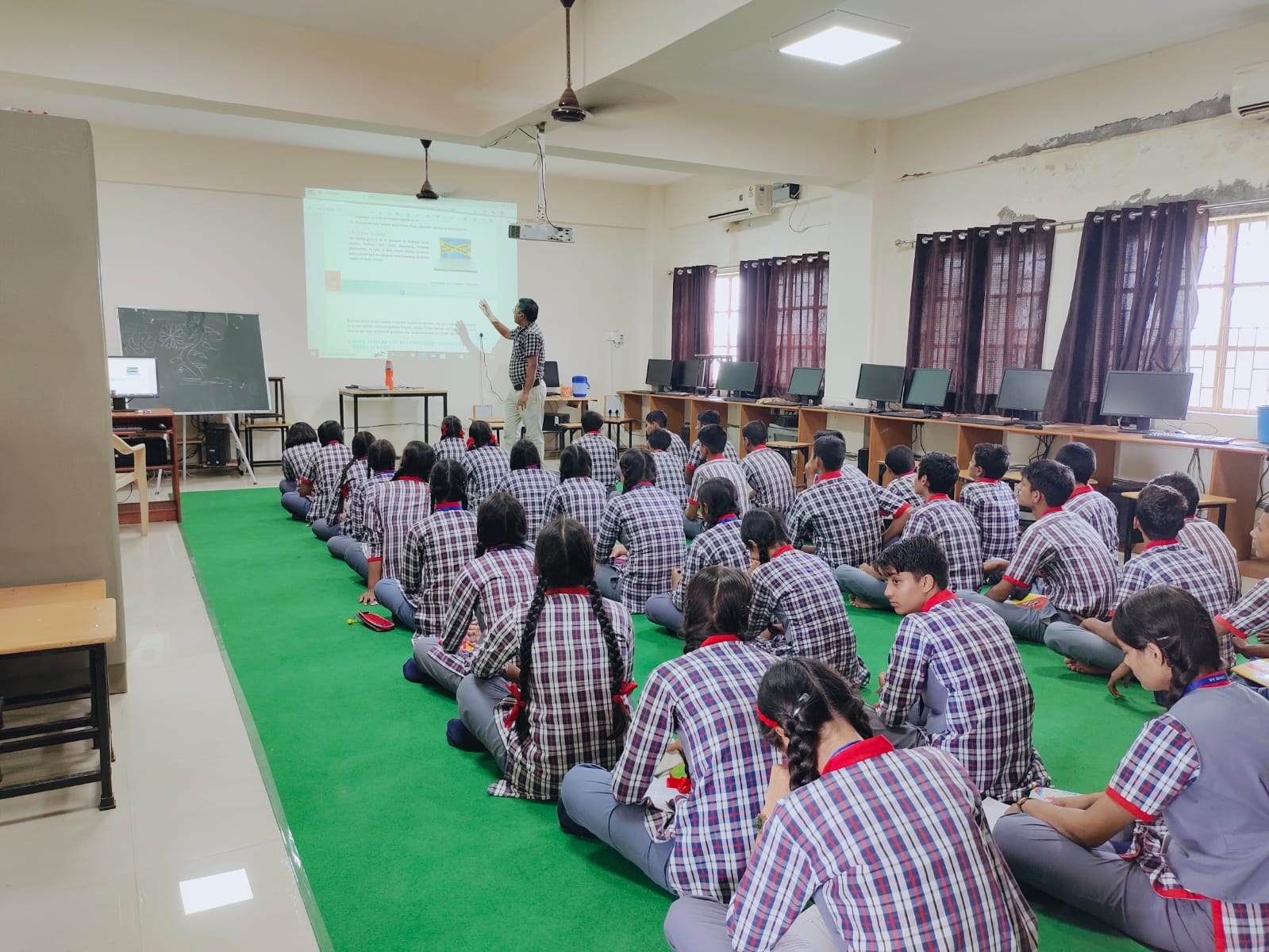 कंप्यूटर लैब गतिविधि