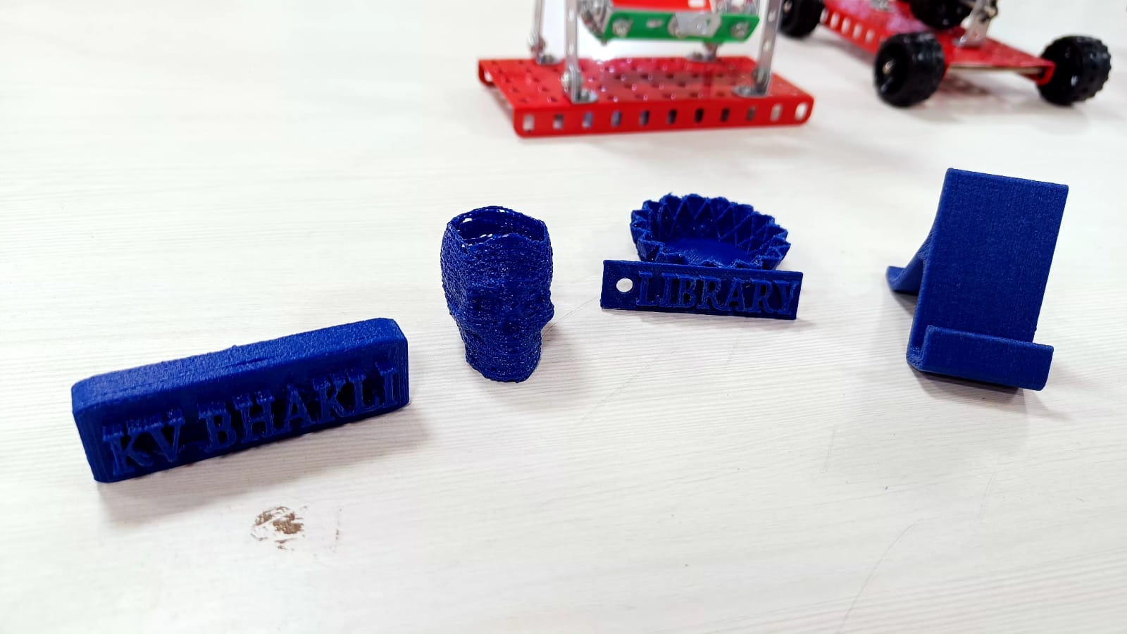 छात्रों द्वारा प्रोजेक्ट की तैयारी