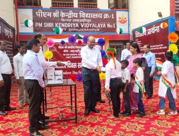 स्वतंत्रता दिवस पर मिष्ठान वितरण