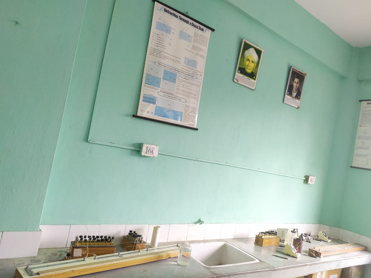 भौतिकी प्रयोगशाला