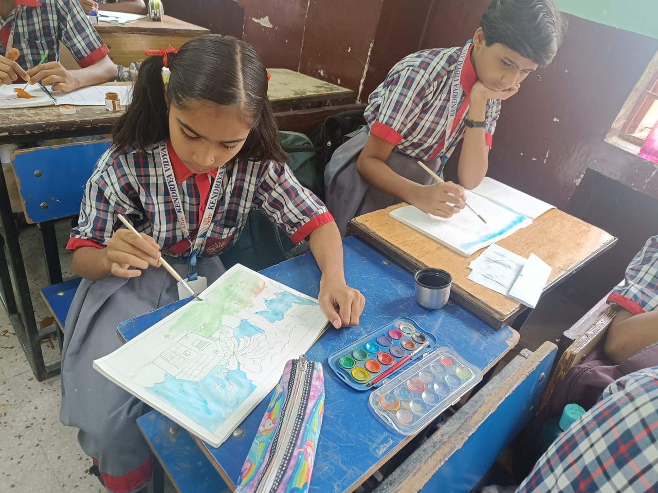 Expressing their thought on paper through art