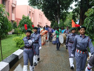 मुख्य अतिथि श्रीमती सुजाता मिश्रा, एसी, केवीएस, आरओ, रांची का स्वागत