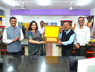 Hon’ble Commissioner KVS Ms Prachi Pandey inaugurated the state of the art STEM Lab at PM SHRI KV MEG and Centre