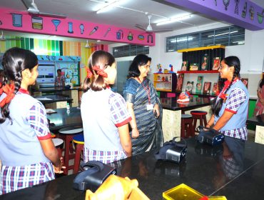 Hon’ble Commissioner KVS Ms Prachi Pandey inaugurated the state of the art STEM Lab at PM SHRI KV MEG and Centre