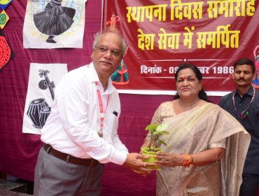 welcome of Mrs Maya Naroliya ji foundation day