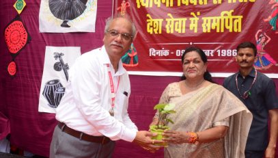 welcome of Mrs Maya Naroliya ji foundation day