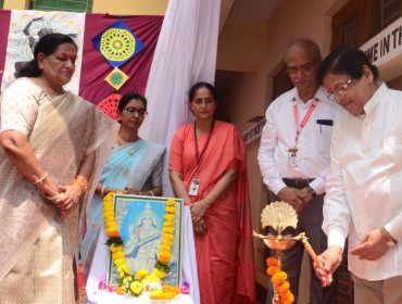 दीप प्रज्वलन वीएमसी सदस्य द्वारा