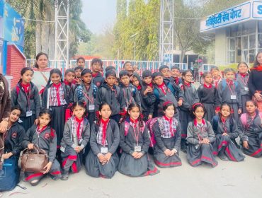 कक्षा 3 से 5 तक के विद्यार्थियों का क्षेत्र भ्रमण (वेरखा दुग्ध संयंत्र, गुरदासपुर)